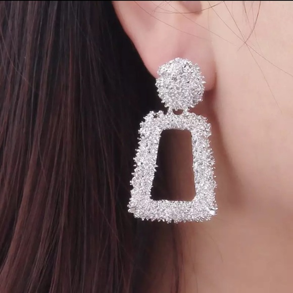 🔴𝟭𝟬/$𝟮𝟱🔴NEW Medium Quad Textured Earrings - Picture 4 of 13